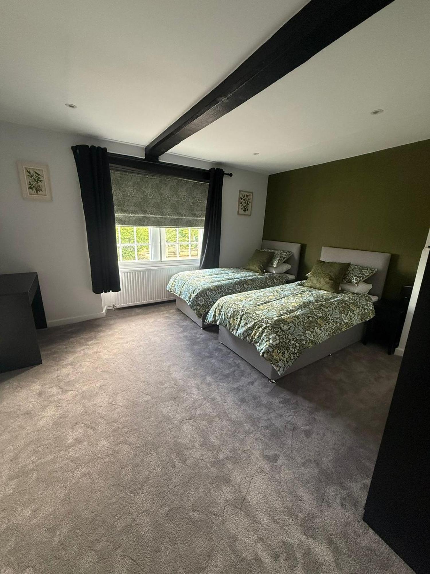 The White Hart Otel Atworth Dış mekan fotoğraf
