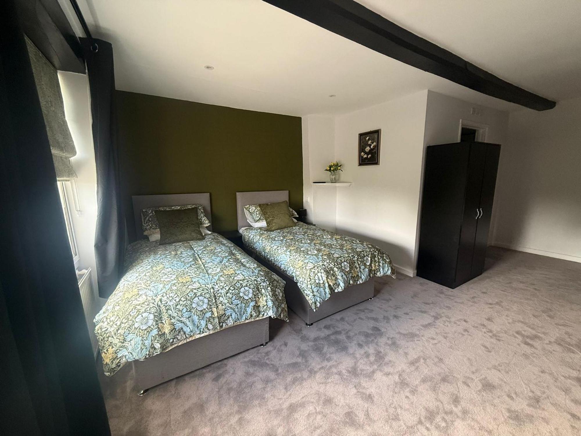 The White Hart Otel Atworth Dış mekan fotoğraf