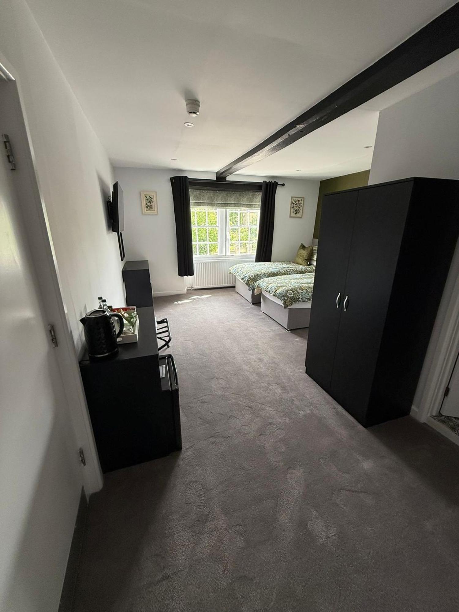 The White Hart Otel Atworth Dış mekan fotoğraf